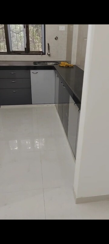 Furnished Amenities in 3 BHK Apartment at Mulund East – for Rent