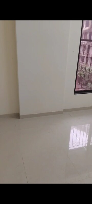 Room in 3 BHK Apartment at Mulund East – for Rent
