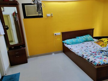 Bedroom in 2 BHK Apartment at Swapnalok Towers, Malad East – for Rent