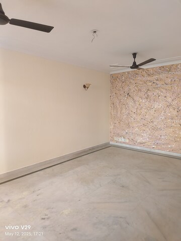 Room in 3 BHK Apartment at Technocrat CGH Society, Sector 56 – for Sale