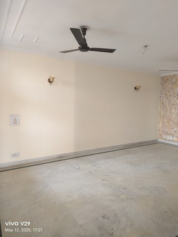 Room in 3 BHK Apartment at Technocrat CGH Society, Sector 56 – for Sale