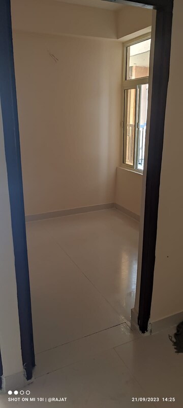 Room in 3.5 BHK Apartment at Sanchar Residency, Raj Nagar Extension – for Sale