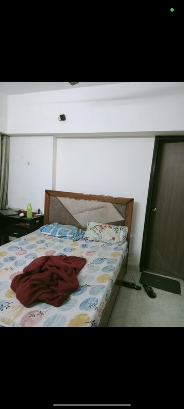 Bedroom in 2 BHK Apartment at Lodha Amara, Kolshet Road – for Rent