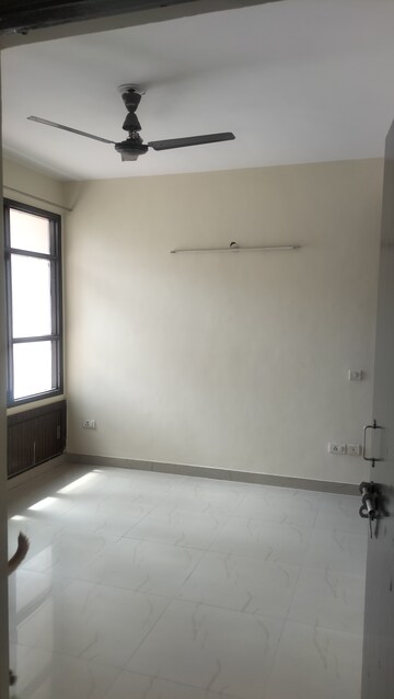 Room in 2.5 BHK Apartment at SRS Royal Hills, Sector 87 – for Rent