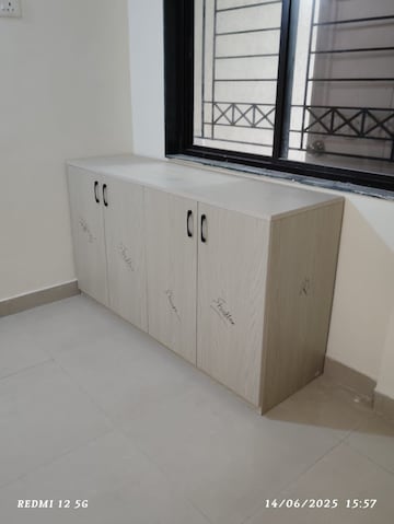 Room in 1 BHK Apartment at Ghorpadi – for Rent