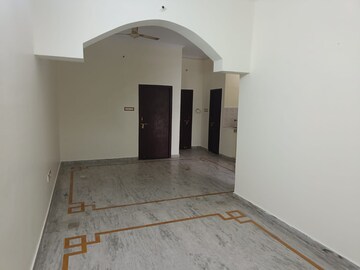 Room in 2 BHK Independent House at Gomti Nagar – for Rent