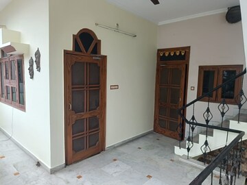 Room in 2 BHK Independent House at Gomti Nagar – for Rent