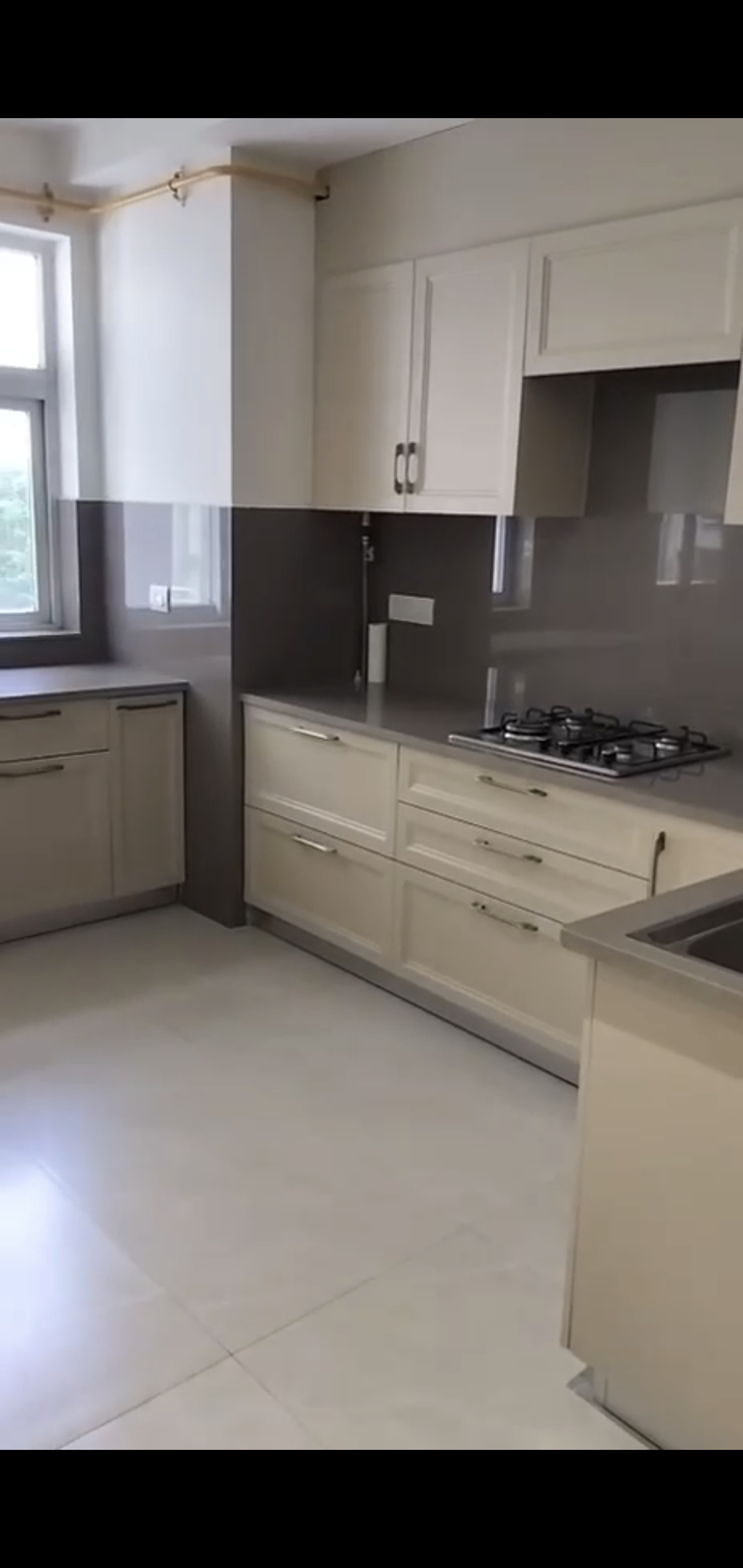 2.5 BHK + Study Room 1200 Sq.Ft. Builder Floor in Emaar The Palm Drive-The Sky Terraces