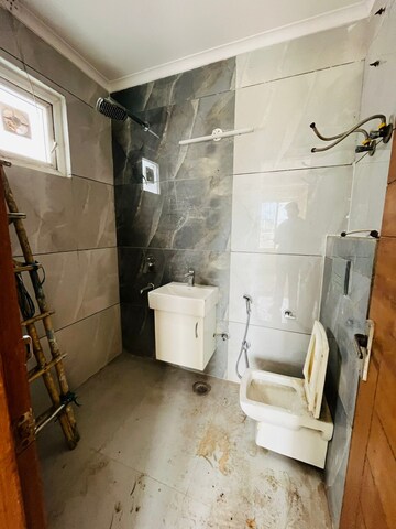Bathroom in 4 BHK Builder Floor at Green Fields Colony – for Rent