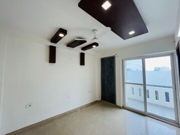Room in 4 BHK Builder Floor at Green Fields Colony – for Rent