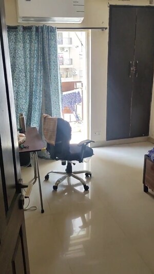 Master Bedroom in 2.5 BHK Apartment at Jm Orchid, Sector 76 – for Sale