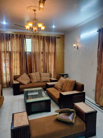 Living Room in 6 BHK Villa at Gomti Nagar – for Rent