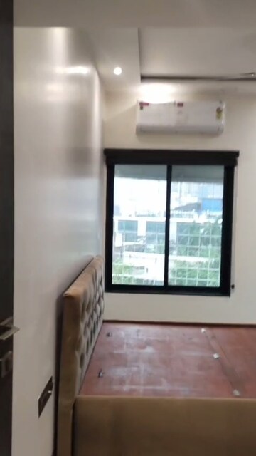 Room in 2 BHK Apartment at Tarapore Gardens, Andheri West – for Rent