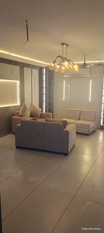 Living Room in 1.5 BHK Apartment at Morabadi – for Rent