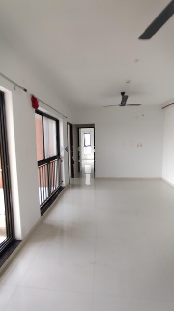 Room in 3 BHK Apartment at Shapoorji Pallonji Sensorium, Hinjewadi – for Rent