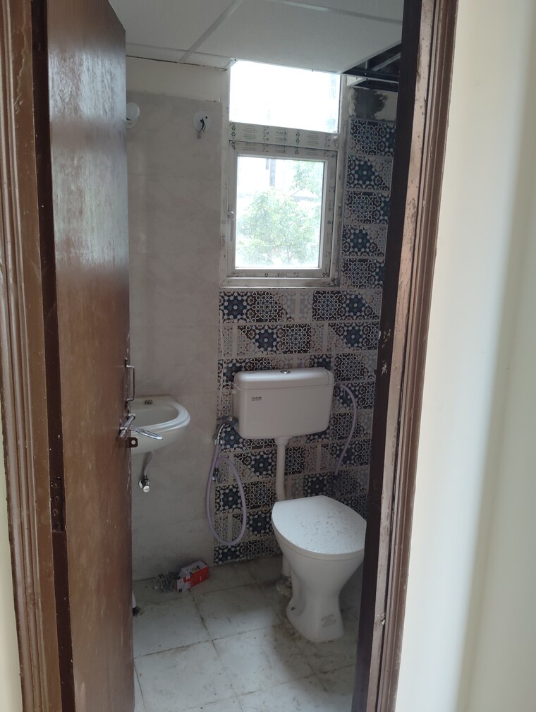 Bathroom, signature-global-proxima-phase-2 2 Bedroom 685 Sq.Ft. Apartment In Sector 89 Gurgaon 8903738