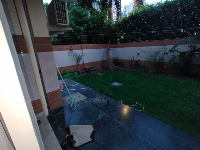 3.5 BHK + Servant Room,Study Room Builder Floor For Rent in SS Almeria