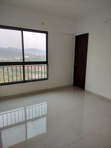 Room in 3 BHK Apartment at Shapoorji Pallonji Sensorium, Hinjewadi – for Rent