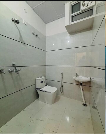 Bathroom in 2 BHK Builder Floor at Sector 30 – for Rent