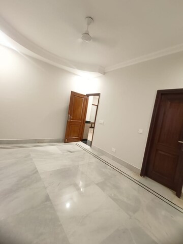 Room in 3 BHK Builder Floor at Uday Park – for Rent