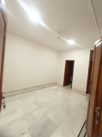 Room in 3 BHK Builder Floor at Uday Park – for Rent