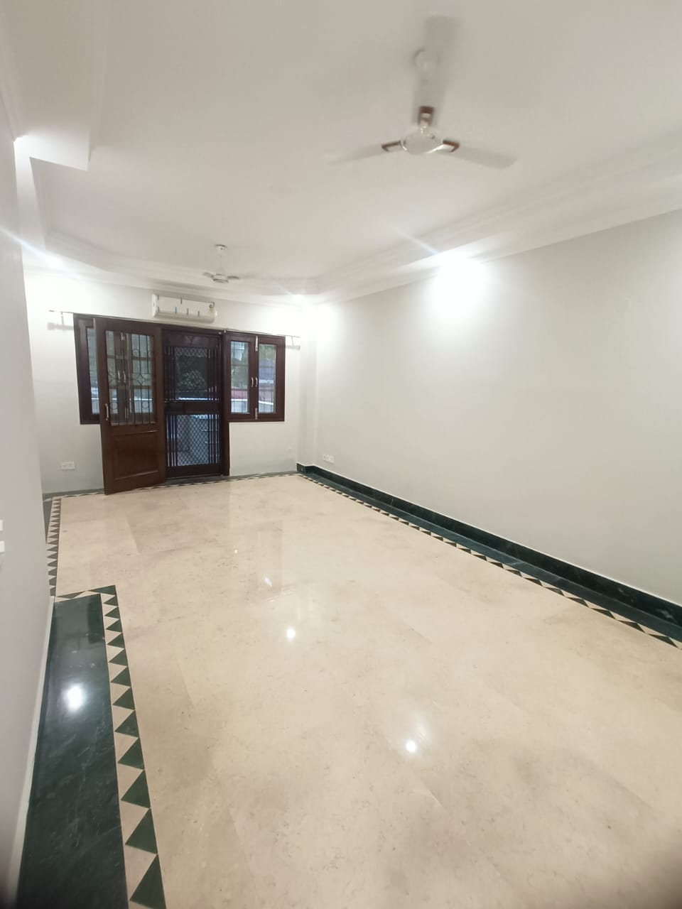 3 BHK + Servant Room Builder Floor For Rent in Uday Park