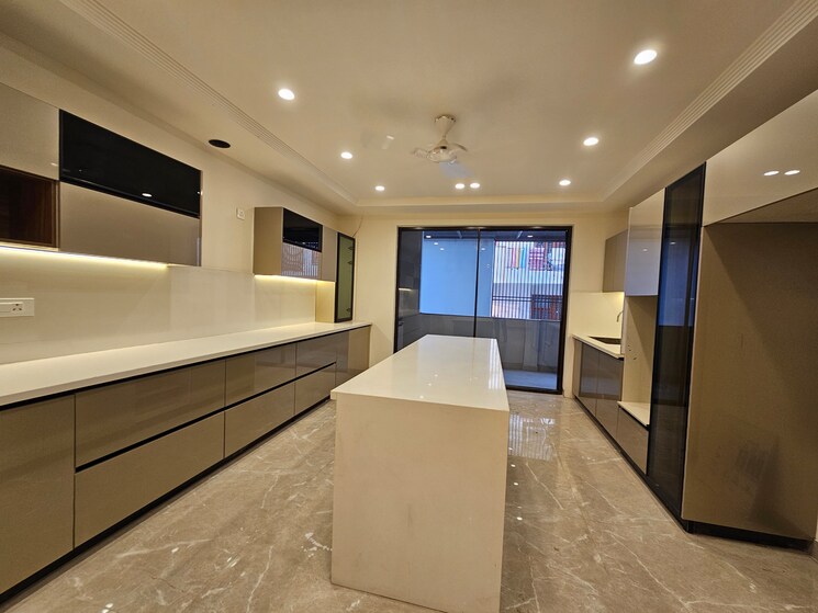 Room, parklands 4 Bedroom 500 Sq.Yd. Builder Floor In Sector 85 Faridabad 8904046