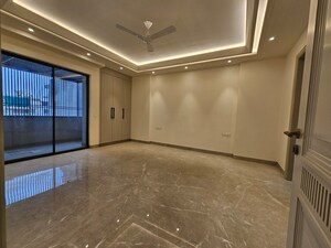 Room in 4 BHK Builder Floor at Parklands, Sector 85 – for Sale