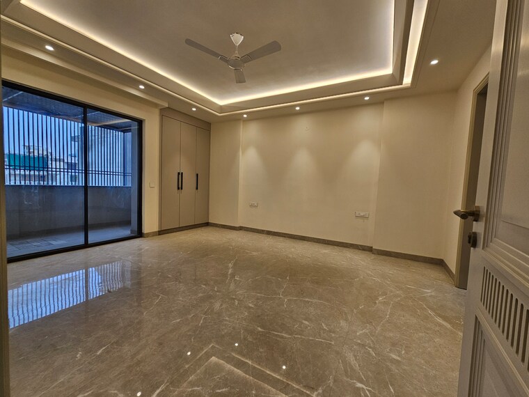 Room, parklands 4 Bedroom 500 Sq.Yd. Builder Floor In Sector 85 Faridabad 8904046