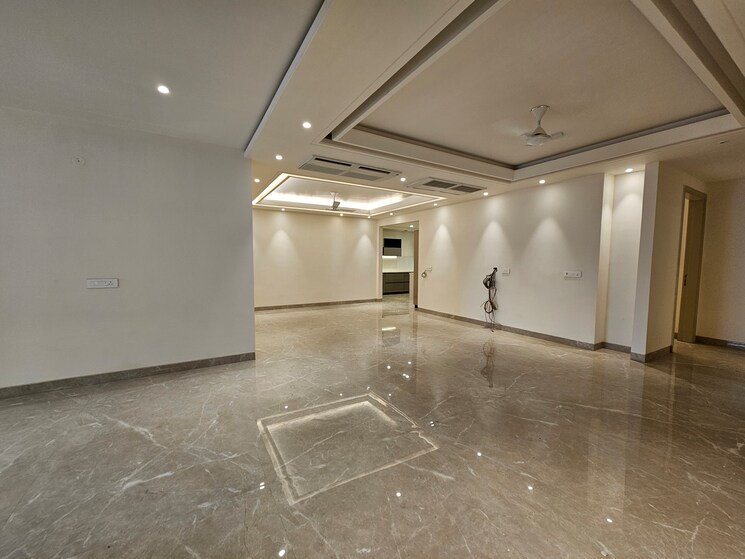 Room, parklands 4 Bedroom 500 Sq.Yd. Builder Floor In Sector 85 Faridabad 8904046