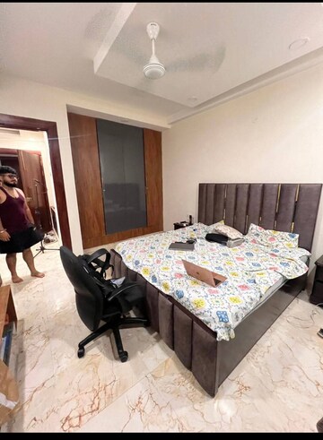 Master Bedroom in 2 BHK Builder Floor at Sector 9 – for Rent