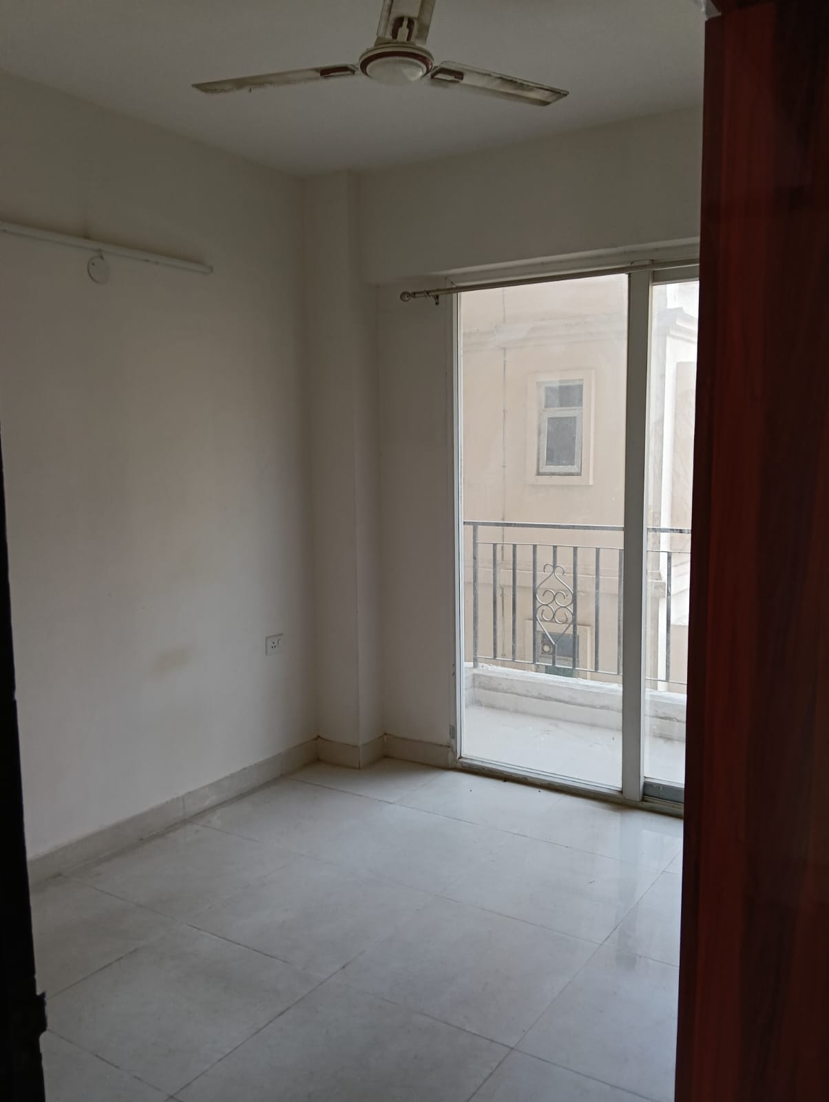 2 BHK + Extra Room Apartment For Sale in Signature The Serenas