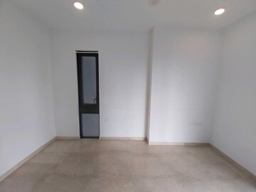 Room in 2 BHK Apartment at Lodha The Park, Worli – for Rent