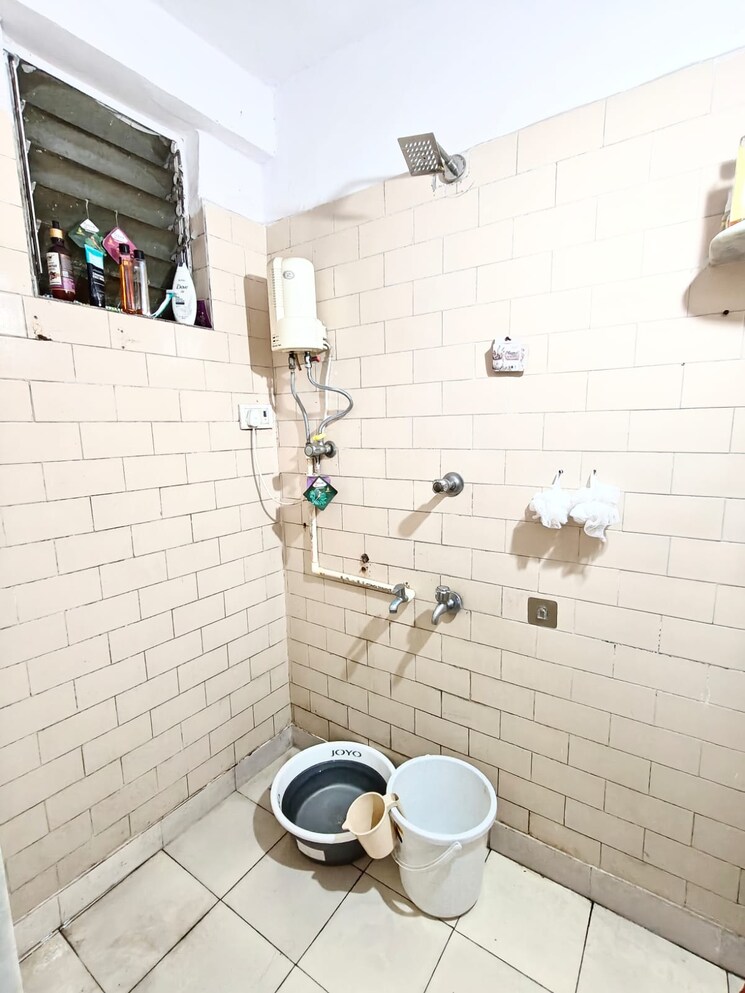 Bathroom, oberoi-mall 1 Bedroom 400 Sq.Ft. Apartment In Goregaon East Mumbai 8903838
