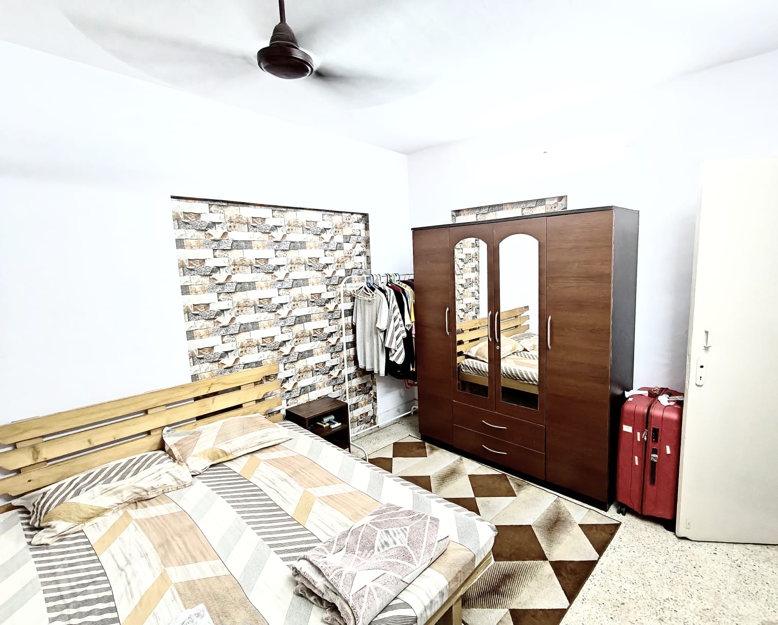 1 BHK + Servant Room Apartment For Rent in Oberoi Mall