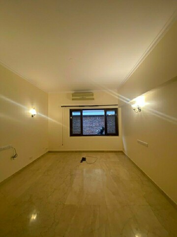 Room in 5 BHK Villa at Shanti Niketan – for Rent