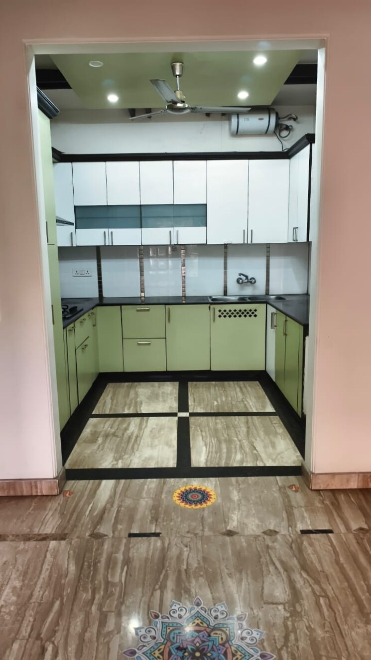 Kitchen, green park 3 Bedroom 240 Sq.Yd. Builder Floor In Green Park Delhi 8903909