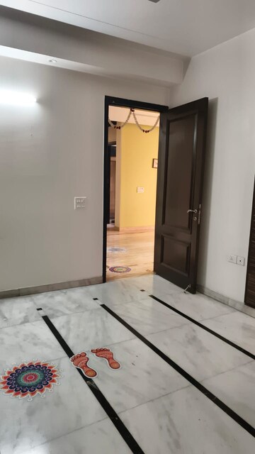 Room in 3 BHK Builder Floor at Green Park – for Rent