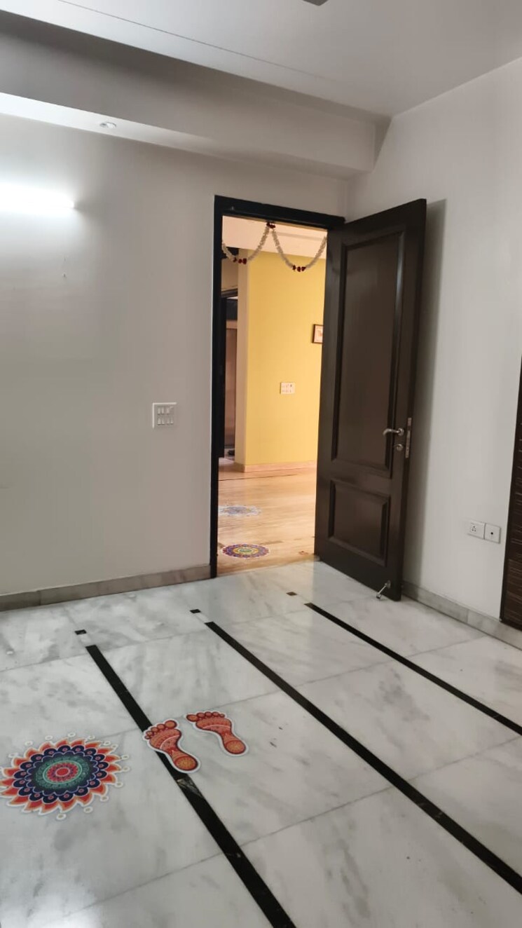 Room, green park 3 Bedroom 240 Sq.Yd. Builder Floor In Green Park Delhi 8903909