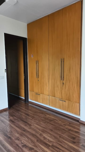 Room in 3 BHK Builder Floor at Green Park – for Rent