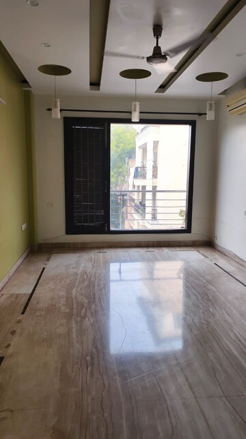 Room in 3 BHK Builder Floor at Green Park – for Rent