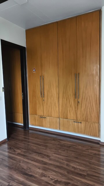Room in 3 BHK Builder Floor at Green Park – for Rent