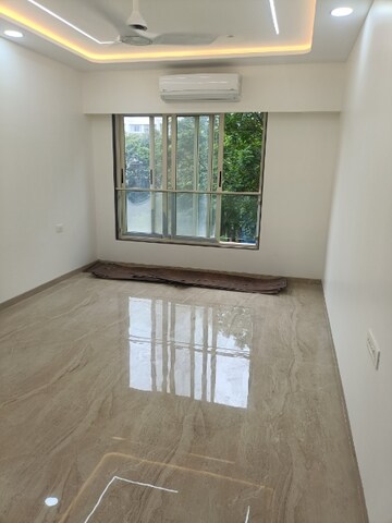 Room in 3 BHK Apartment at Acropolis CHS, Vile Parle West – for Rent