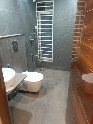 Bathroom in 3 BHK Apartment at Acropolis CHS, Vile Parle West – for Rent