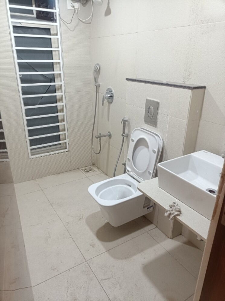 Bathroom, acropolis-chs 3 Bedroom 1250 Sq.Ft. Apartment In Vile Parle West Mumbai 8903990
