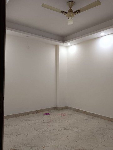Room in 3 BHK Builder Floor at Saket – for Rent