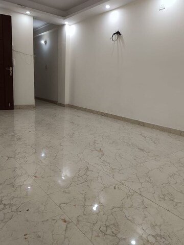 Room in 3 BHK Builder Floor at Saket – for Rent