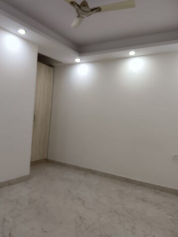 Room in 3 BHK Builder Floor at Saket – for Rent
