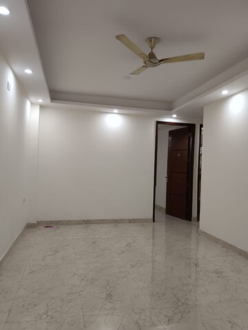 Room in 3 BHK Builder Floor at Saket – for Rent