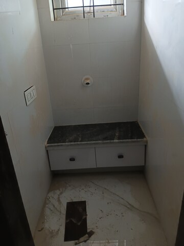 Furnished Amenities in 5 BHK Independent House at Kismatpur – for Sale
